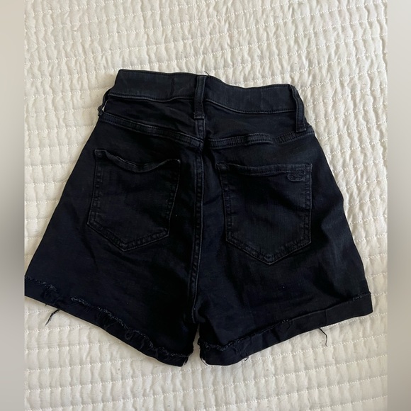 HOLLISTER CURVY ULTRA HIGH RISE SHORT - Picture 3 of 3